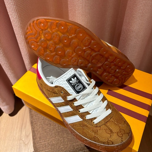 Adidas Brown Sneakers with White and Pink Highlights - Picture 4 of 5
